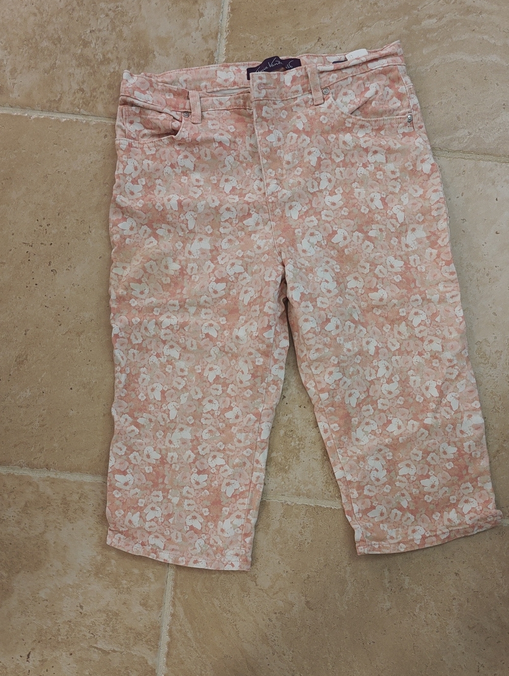 Gloria Vanderbilt Peach and White Printed Capri Pants